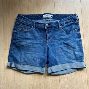 Torrid Cuffed Jean Shorts Size 14